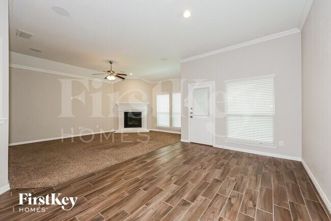 Foto del edificio - 3213 Charing Cross Rd