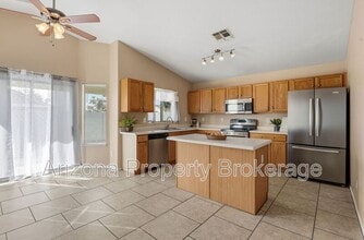 Building Photo - 919 E Monteleone St