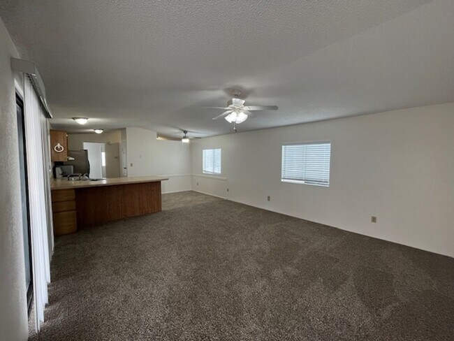 Building Photo - 2 Bedroom - 2 Bath