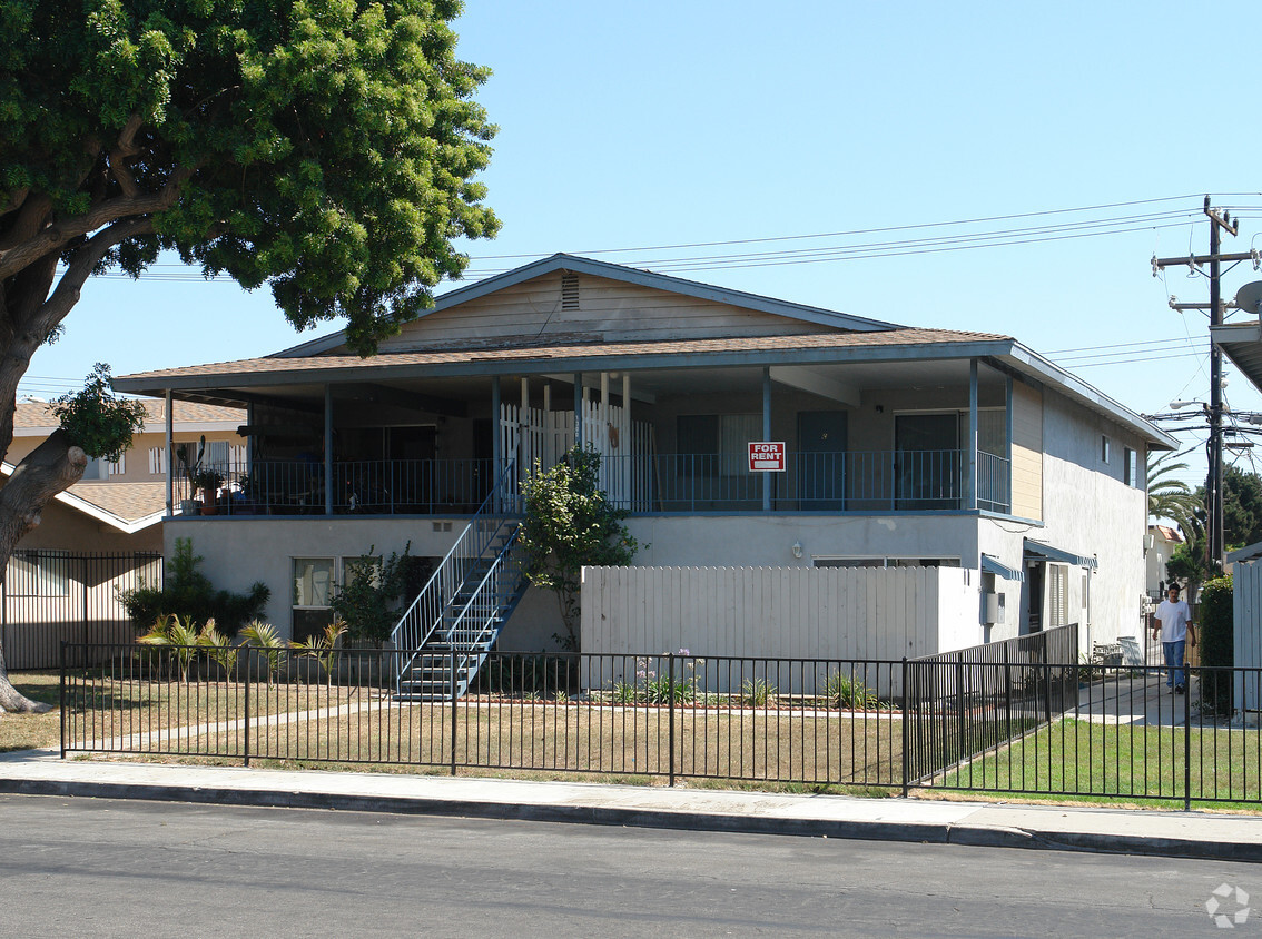 Primary Photo - 1300 Azalea St
