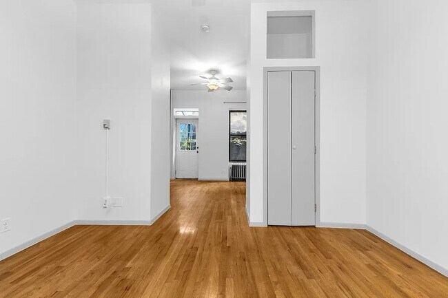 Building Photo - 406 W 48th St