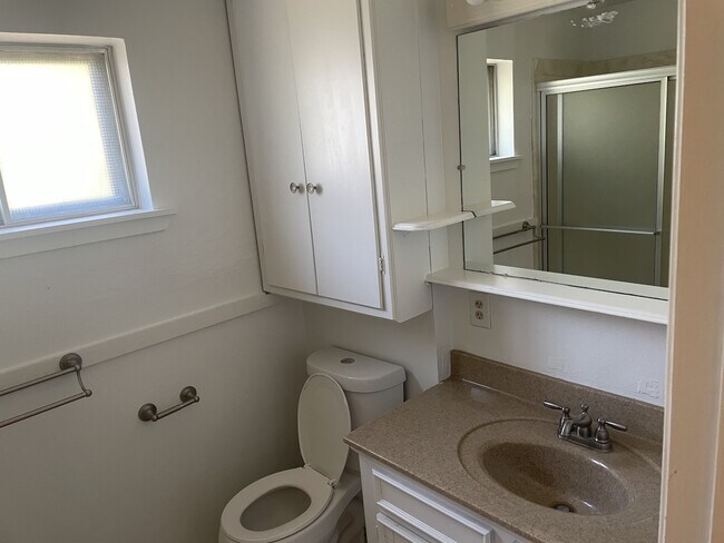 Building Photo - 1219 Neal Pickett Dr