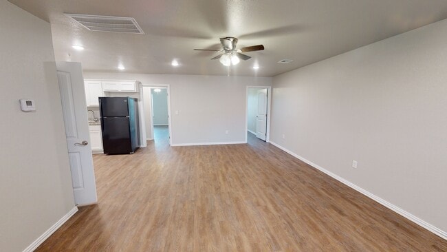 Building Photo - 409 E Tonner Ave