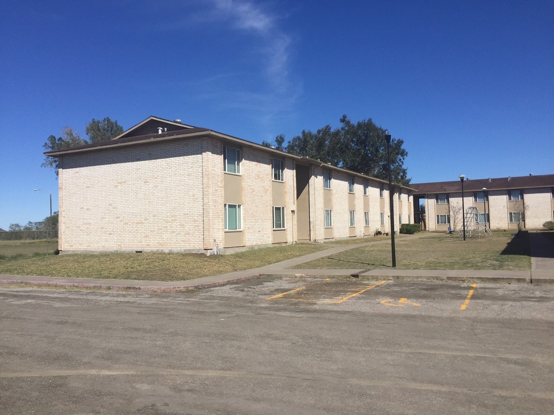 Primary Photo - 1700 E Kenedy Ave