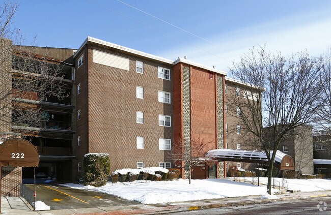 Building Photo - Lynwood