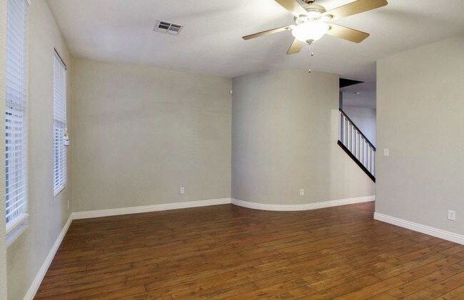 Building Photo - Spacious 5BR home with 3-car garage