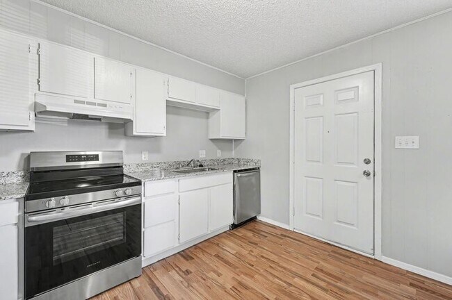 Foto del edificio - 1045 S Happy Hollow Rd