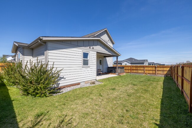 Foto del edificio - 322 Butler Creek Ave