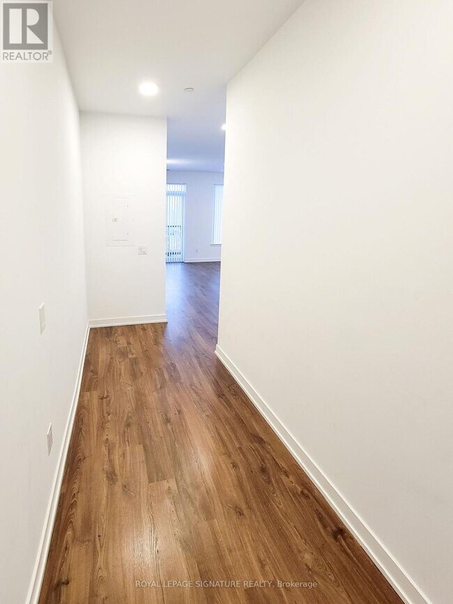 Building Photo - 5105 Hurontario St