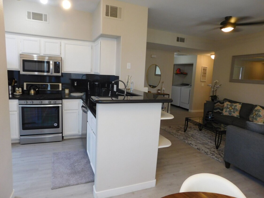 Foto principal - GORGEOUS FULLY FURNISHED 2 BEDROOM UNIT*GA...