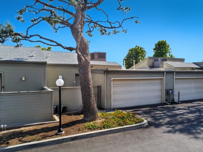 Building Photo - 15766 Midwood Dr