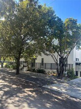 Building Photo - 638 SW 21st Ave