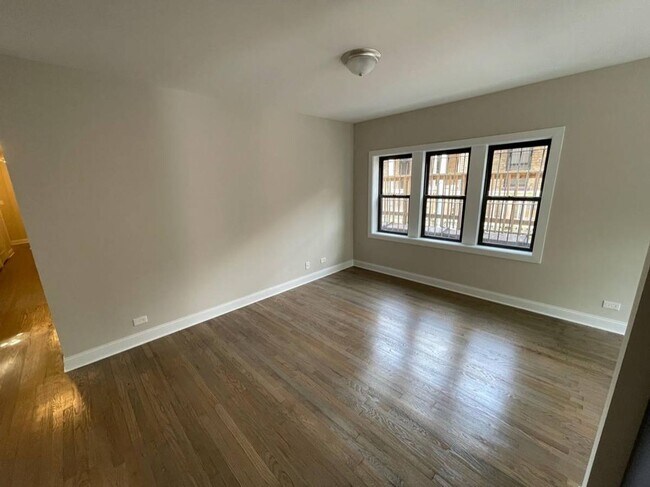 Foto del edificio - 3400 W Fullerton Ave