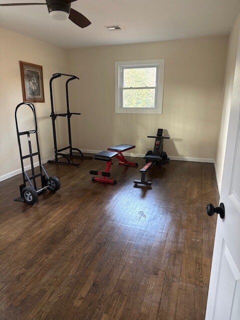 Foto del edificio - 4810 Meadowlark Dr