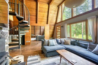 Building Photo - 25240 E Tigerlilly Dr
