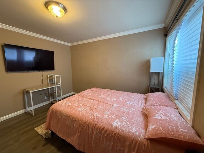 Building Photo - Charming 4-Bedroom, 2-Bath Fully Furnished...