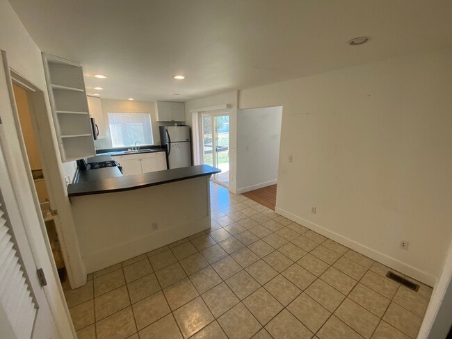 Building Photo - Three Bedroom Bayfield House Available for...