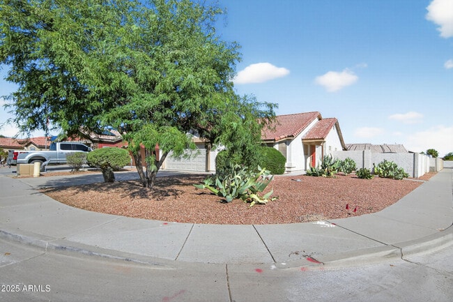 Building Photo - 1682 E Kielly Ln