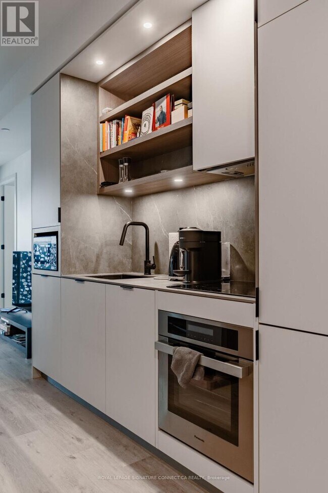 Building Photo - 55 Charles St E