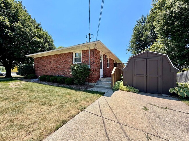 Foto del edificio - 487 84th St SW