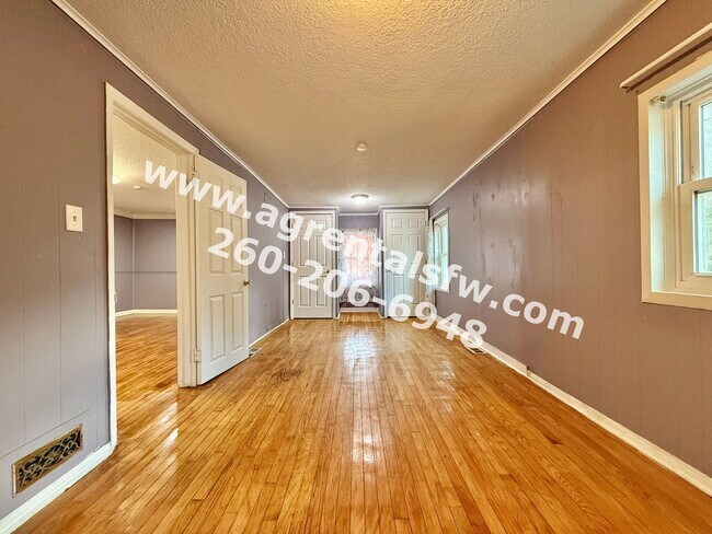 Building Photo - 2122 Olladale Dr