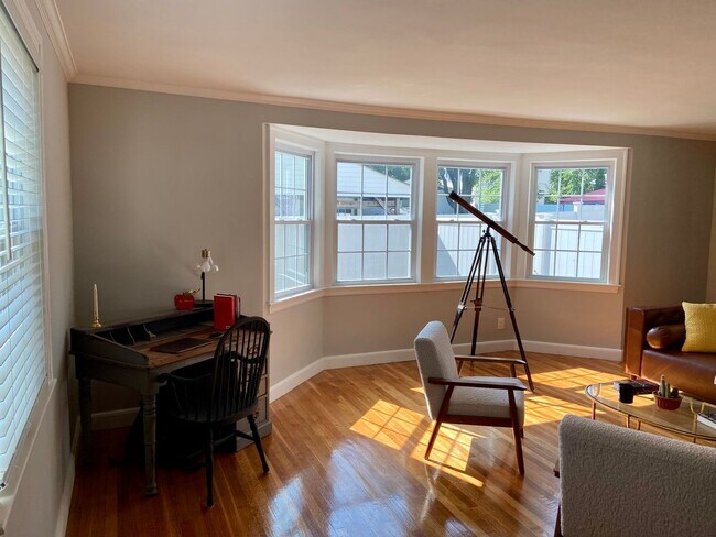 Foto del edificio - 3 Bed Home with a Yard and Garage! Available for July!