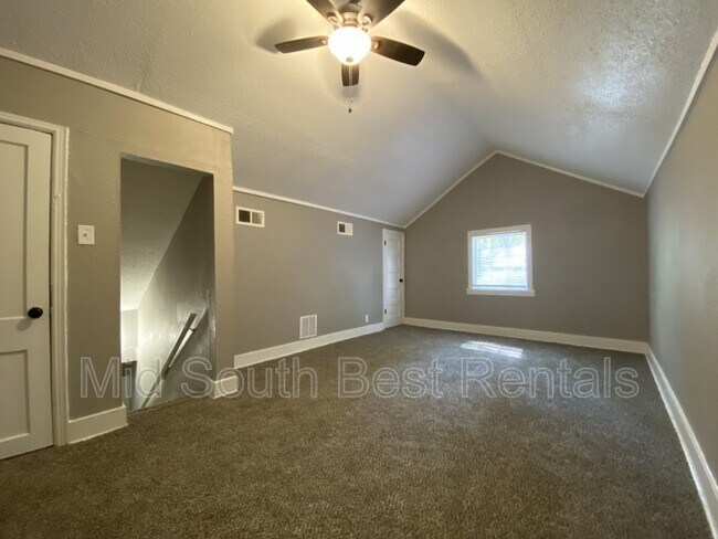 Foto del edificio - 2327 Longstreet Dr