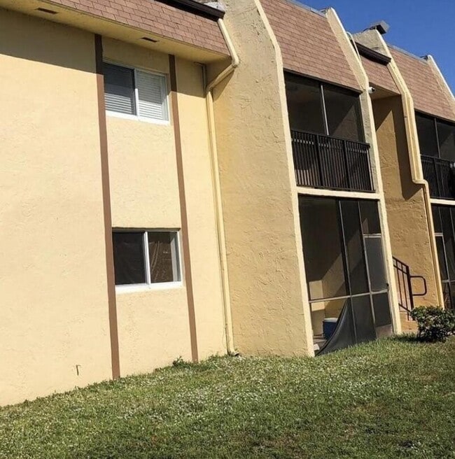 Building Photo - 5965 NW 21st St