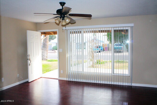 Foto del edificio - 8636 E Dianna Dr