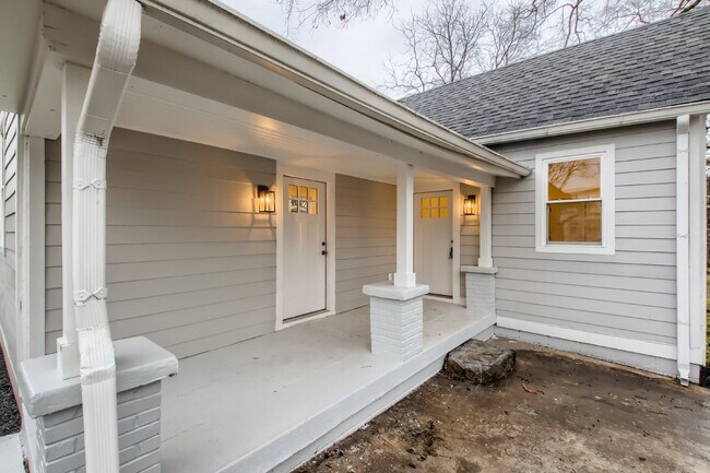 Photo - Cozy 2 bedroom, 2 bath home near all thing...