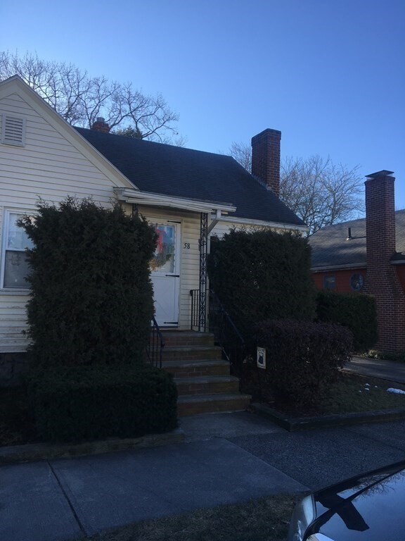 Building Photo - 58 Herschel St