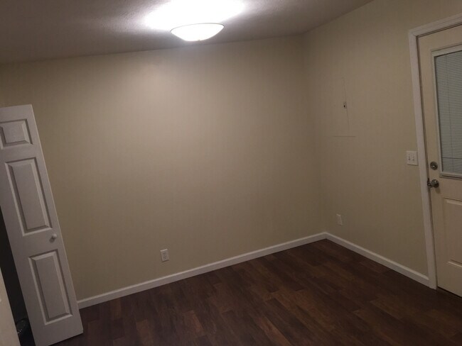 Building Photo - 1205 Jackson Ave. Townhomes