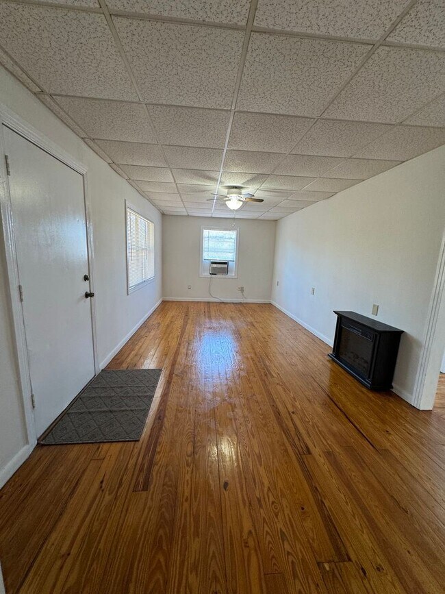 Building Photo - 2 br, 1 bath House - 1405 GATTIS DRIVE UNIT B