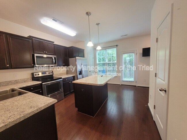 Foto del edificio - 5328 Farm House Trail