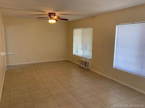 Building Photo - 999 S Riverside Dr