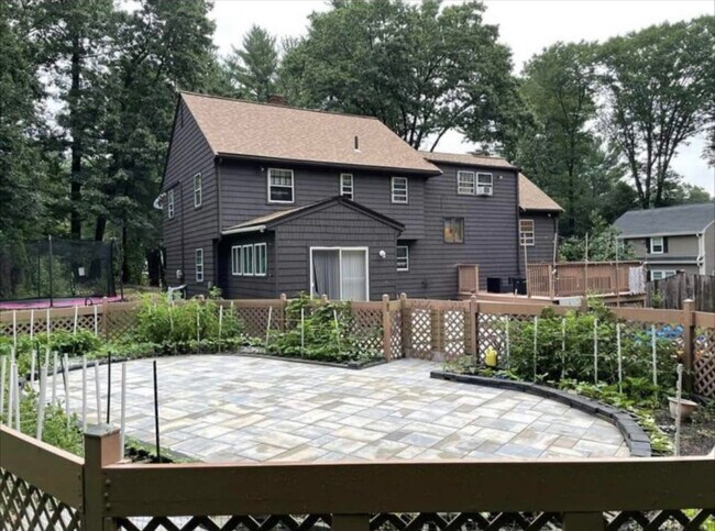 Building Photo - 8 Carriage Hill Rd