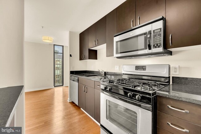 Building Photo - 475 K St NW