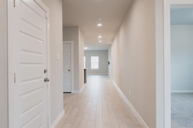 Building Photo - 11400 Comano Dr