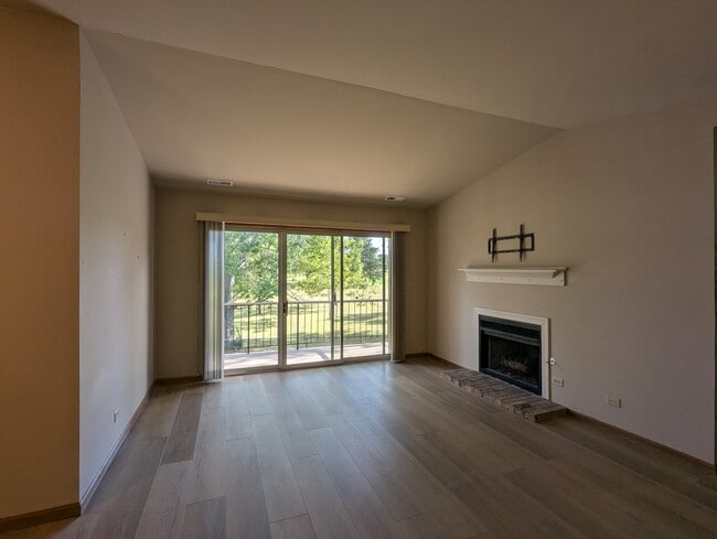 Building Photo - 245 Memory Ln