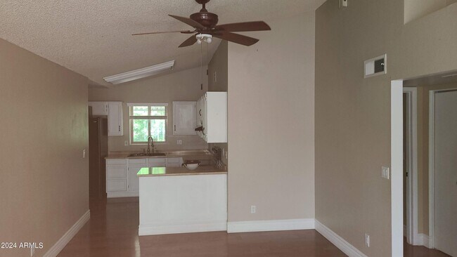 Foto del edificio - 6335 E Brown Rd