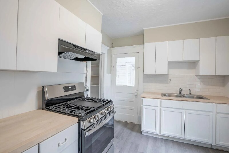 Foto principal - 1315 S Carson Ave