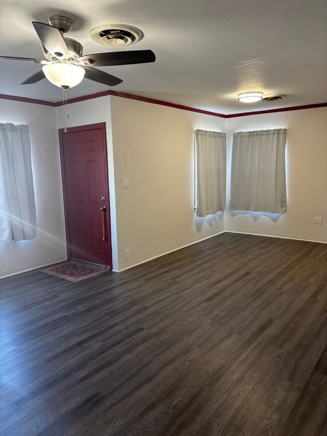 Building Photo - 2 BR 1 BA house with Bonus Room in Yuba City  AVAILABLE NOW!
