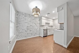 Building Photo - 2415 Burleson Ct