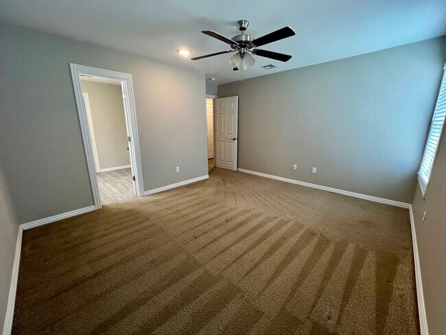 Foto del edificio - 6630 Leightyn Ln