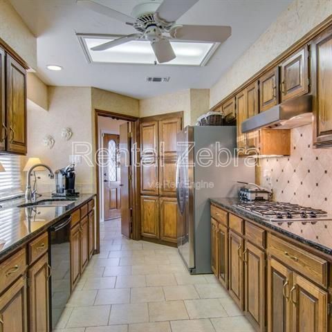 Foto del edificio - 2214 Mediterranean Ave