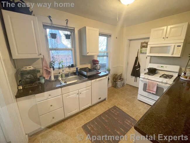 Foto del edificio - 18 Sanborn Ave