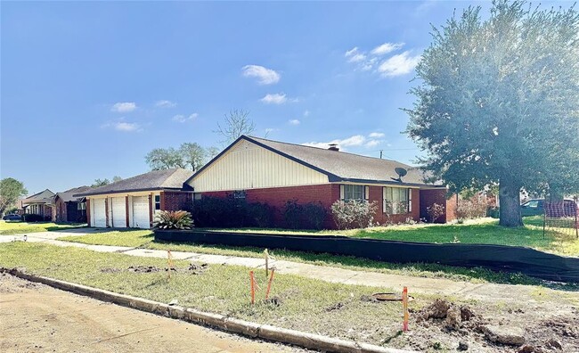 Building Photo - 4303 Balcones Dr