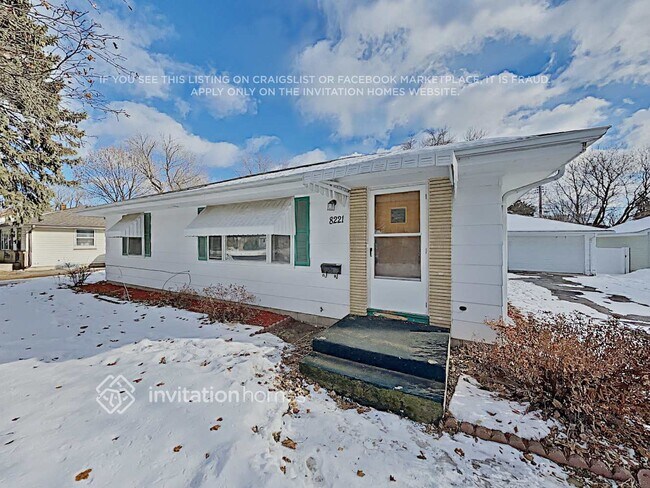 Foto del edificio - 8221 Bloomington Ave S