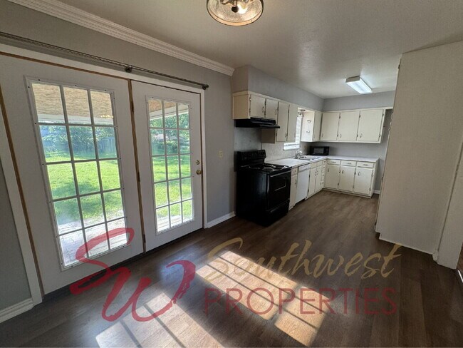 Foto del edificio - 3 bedroom 1 bath in excellent location!