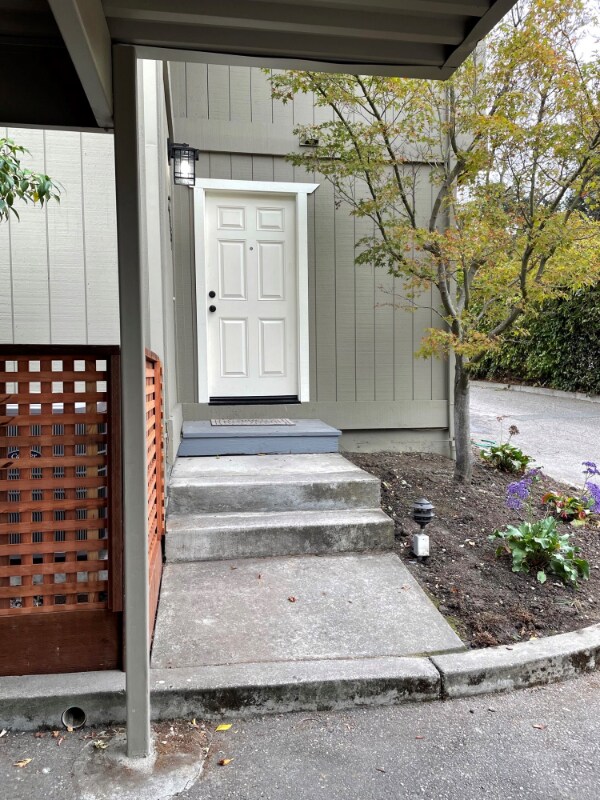 Building Photo - 2115 Overlook Dr